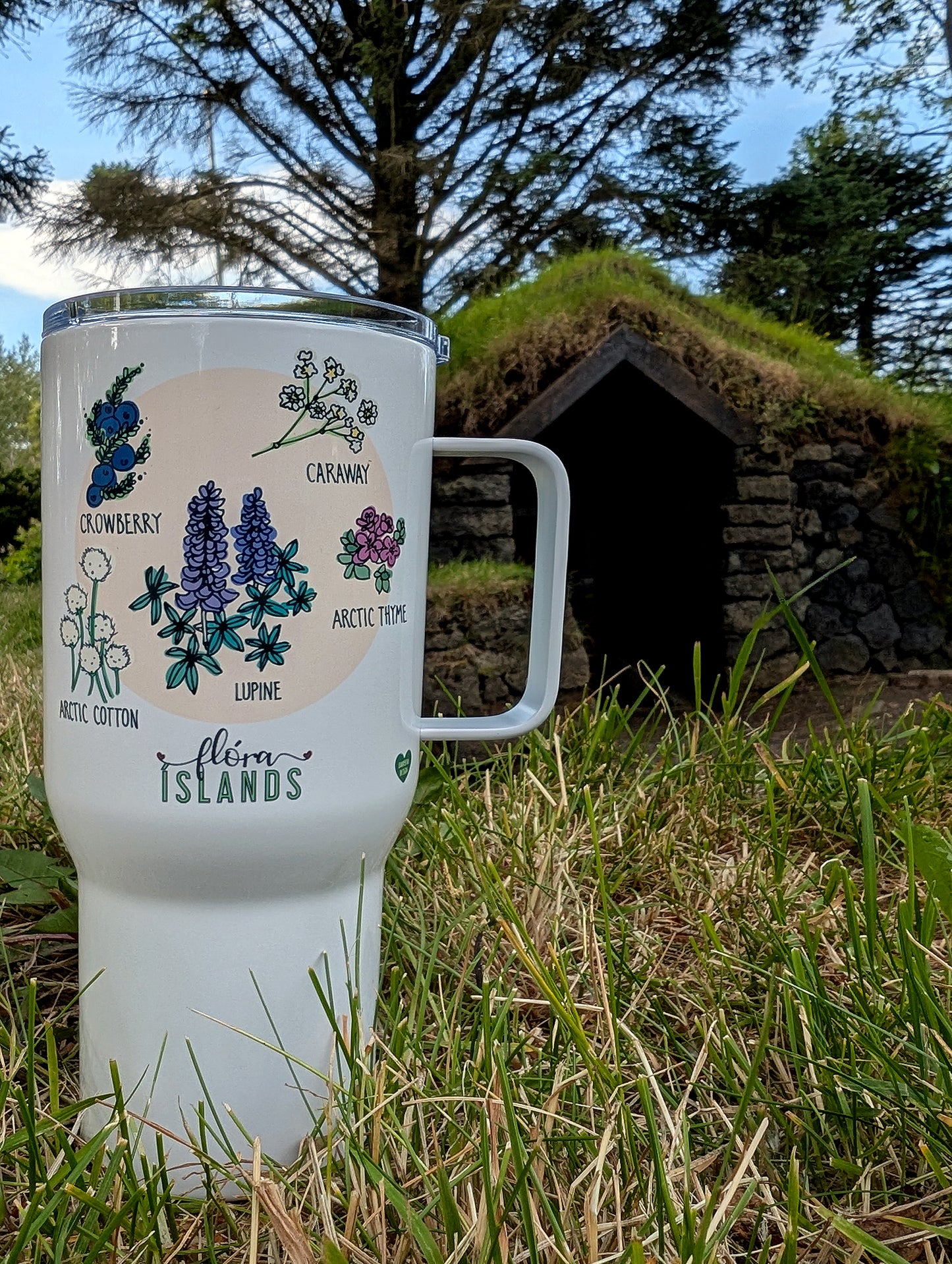Travel mug with a handle inspired by Icelandic Flora