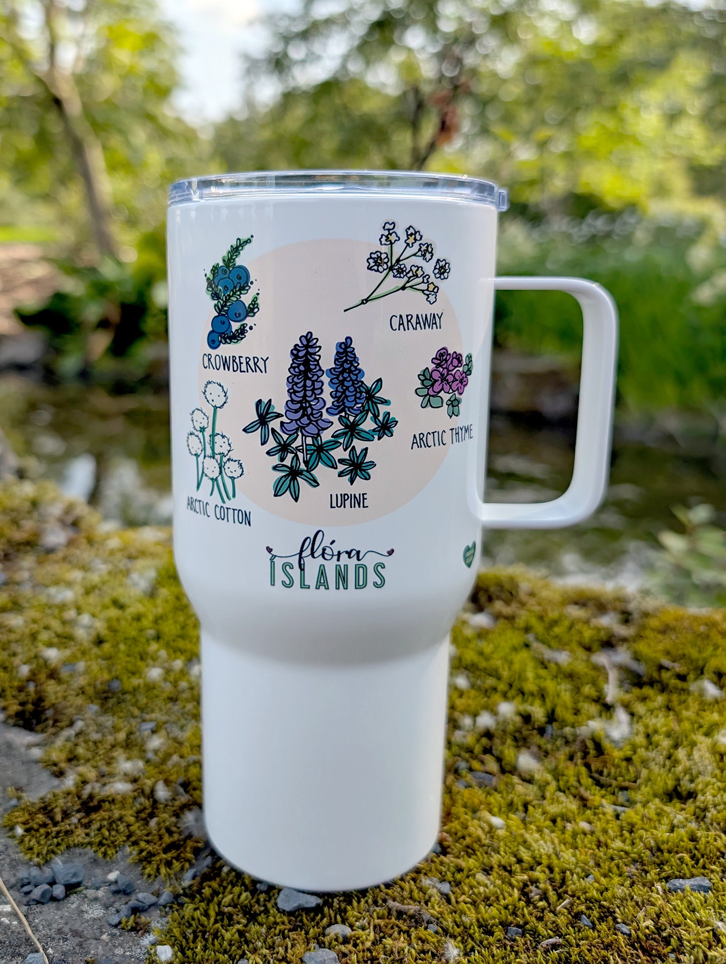 Travel mug with a handle inspired by Icelandic Flora