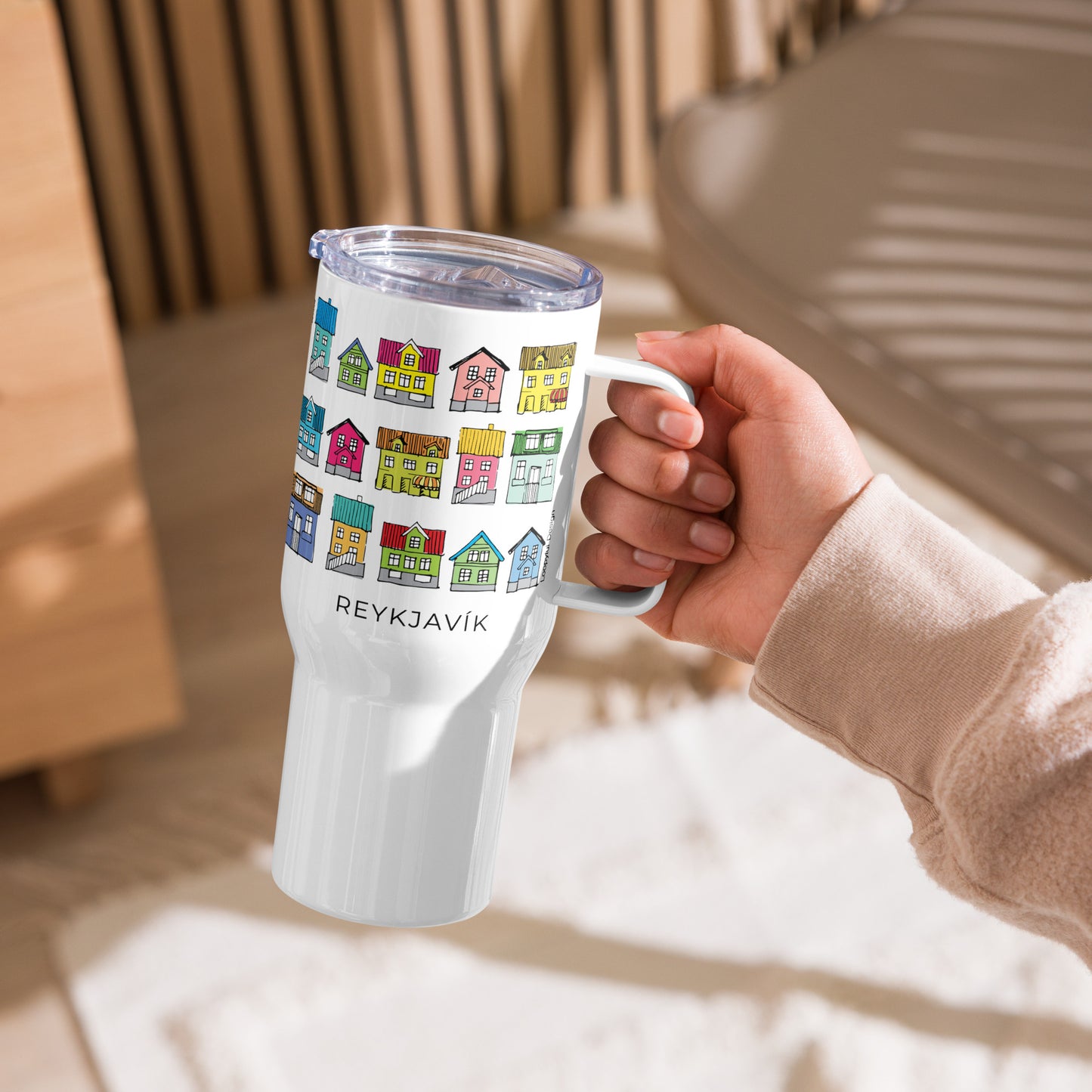 Travel mug with a handle with the Houses of Reykjavik doodles